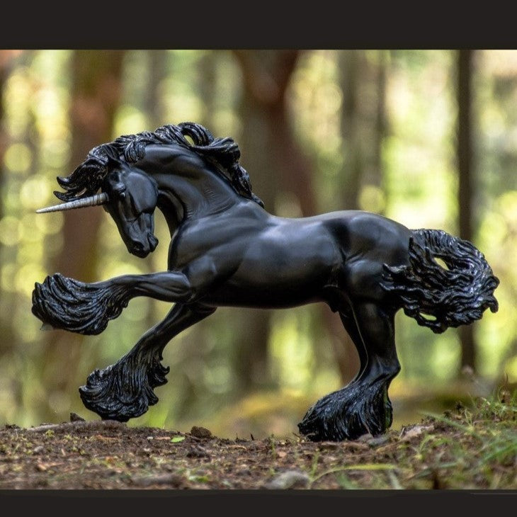 BREYER Obsidian - Unicorn