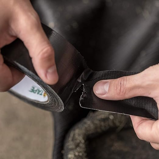 Duck Brand MAX STRENGTH DUCT TAPE tear image 