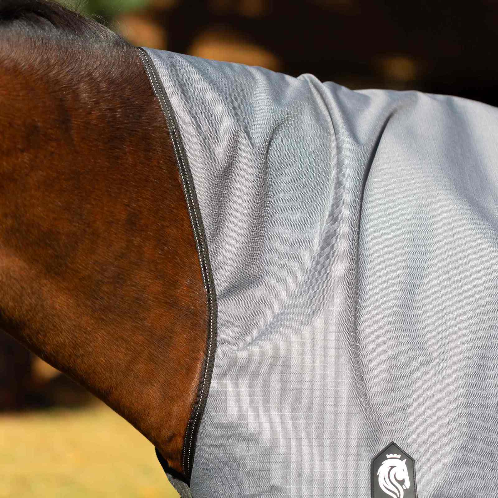 Equinavia Arktis Extended Neck Mid Weight Turnout Blanket 200g neck detail