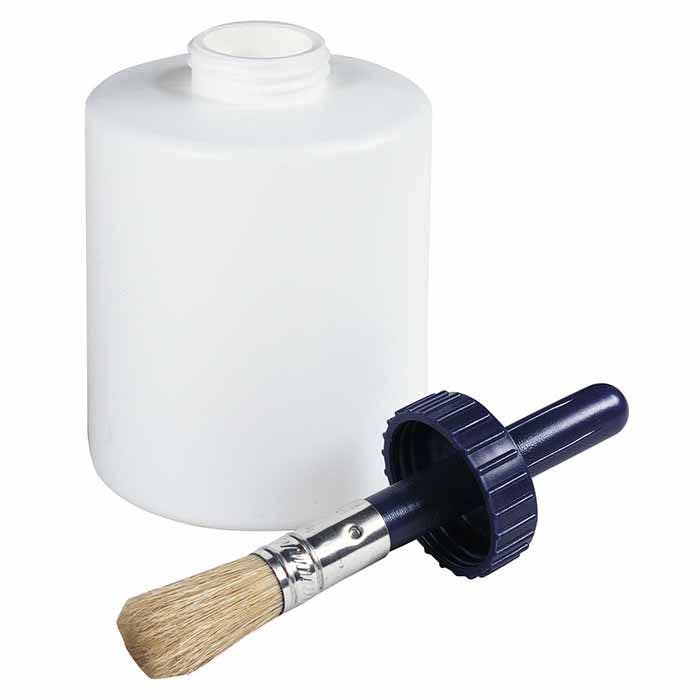 Hoof Brush with Bottle Qt.