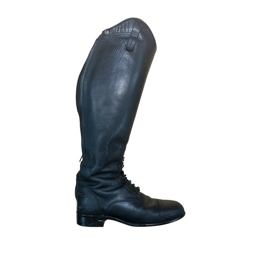 KHS-C Ariat® Field Boot 8 M/Full view of outside of right boot