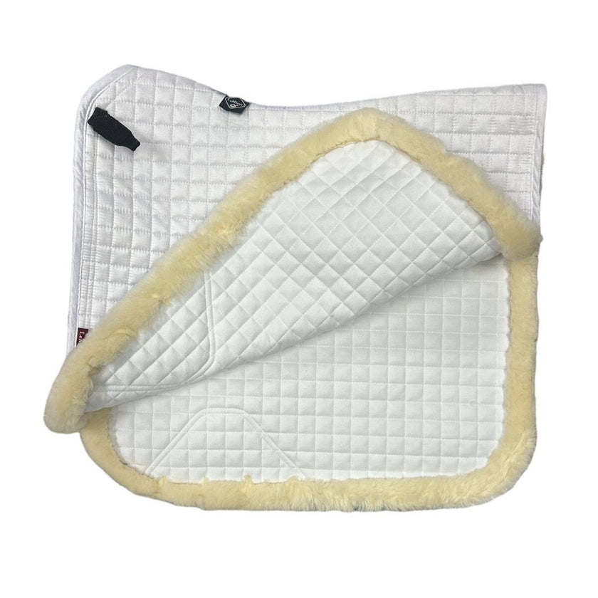 KHS-E LeMieux SS Dressage Square Pad shows inside detail of sensitive skin fleece lining.