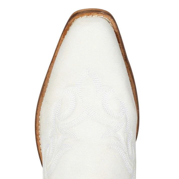 TuffRider® Women's Snip Toe Paris Embroidered Western Boots toe detail