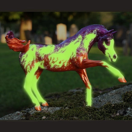 BREYER Spectre - Halloween Horse Glow in the dark