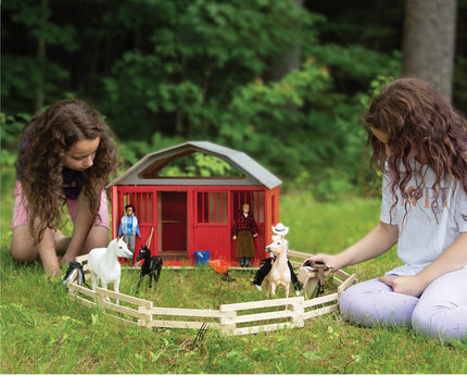 BREYER Painted Deluxe Two-Stall Barn