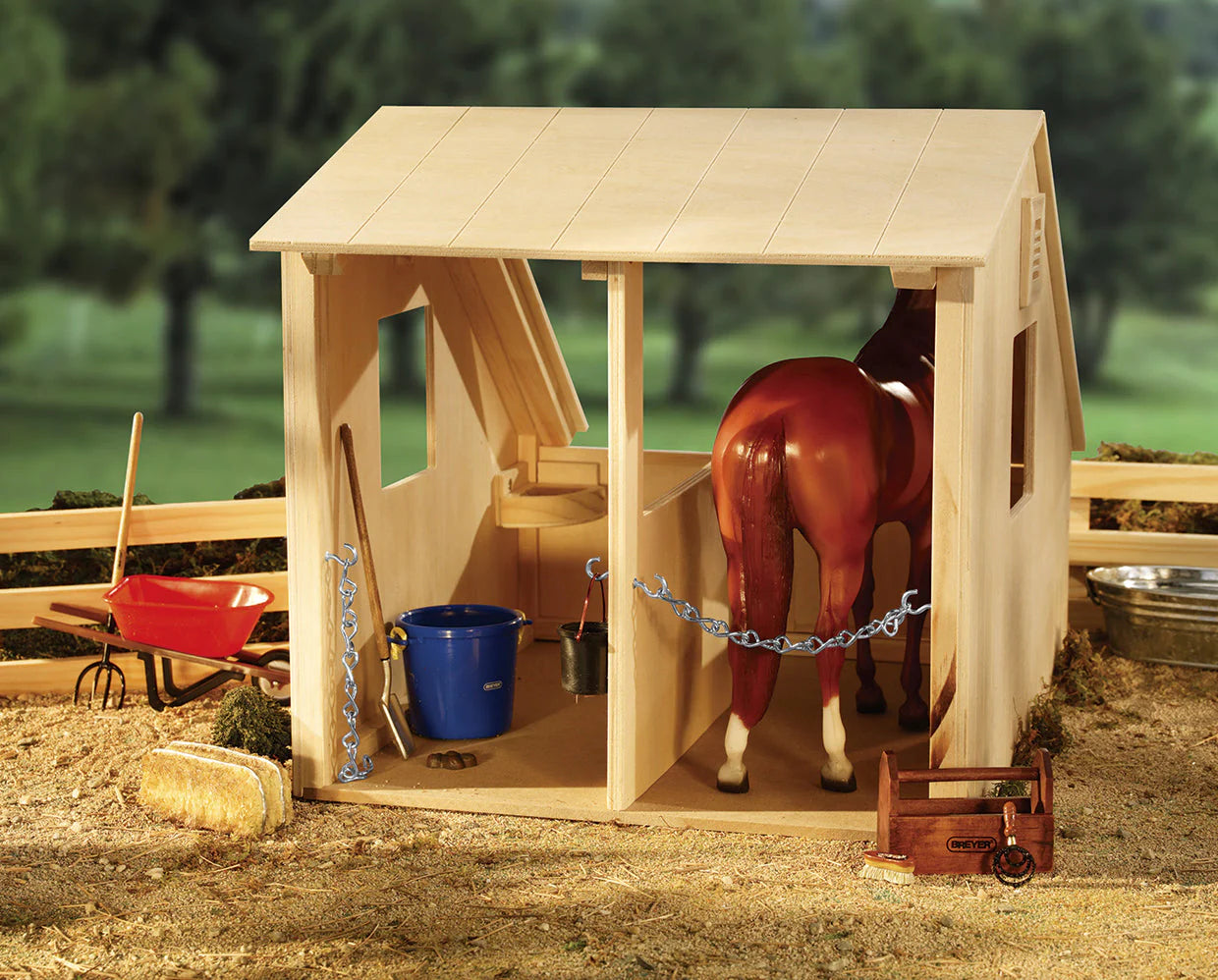 BREYER WOOD STABLE